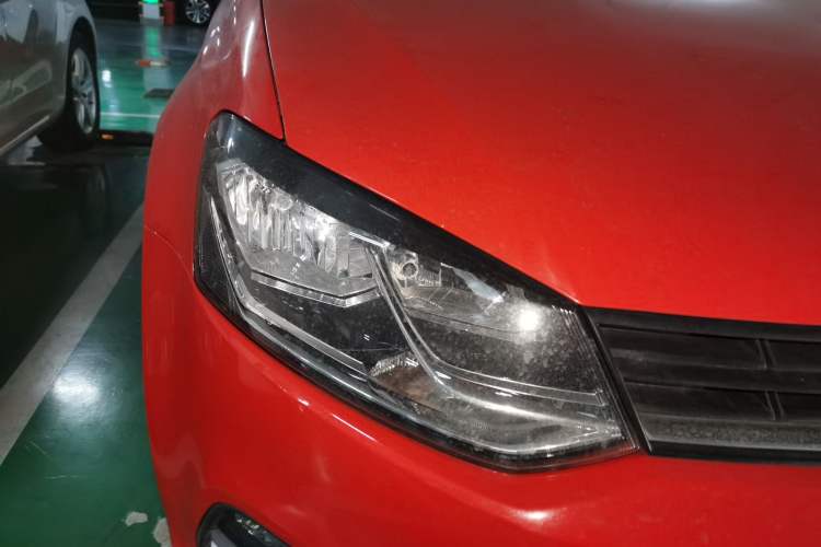 Used Volkswagen Polo 2016 1.6L Automatic Comfort Model Right Front Headlight