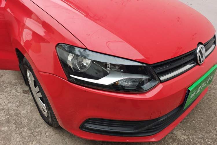 Used Volkswagen Polo 2016 1.4L Manual Fashion Model Right Front Headlight