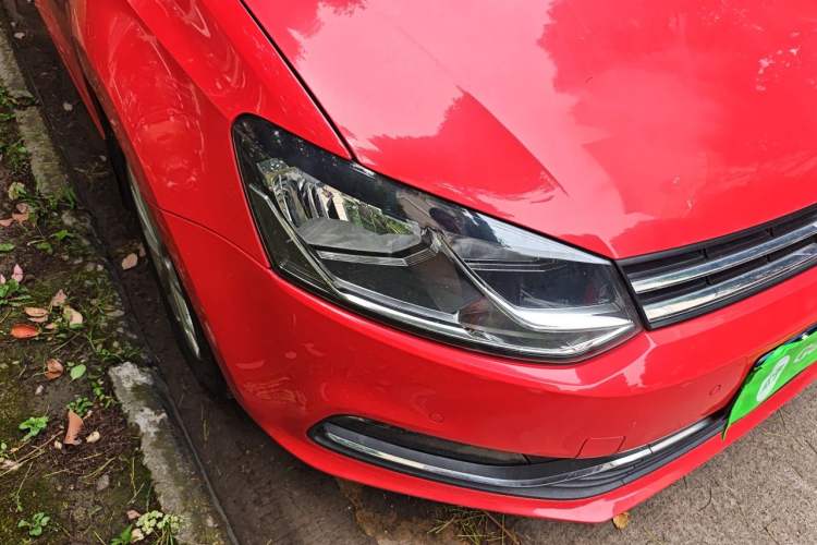 Used Volkswagen Polo 2016 1.6L Automatic Luxury Model Right Front Headlight