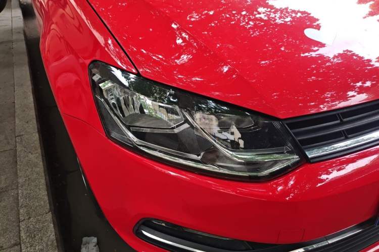 Used Volkswagen Polo 2016 1.6L Automatic Comfort Model Right Front Headlight
