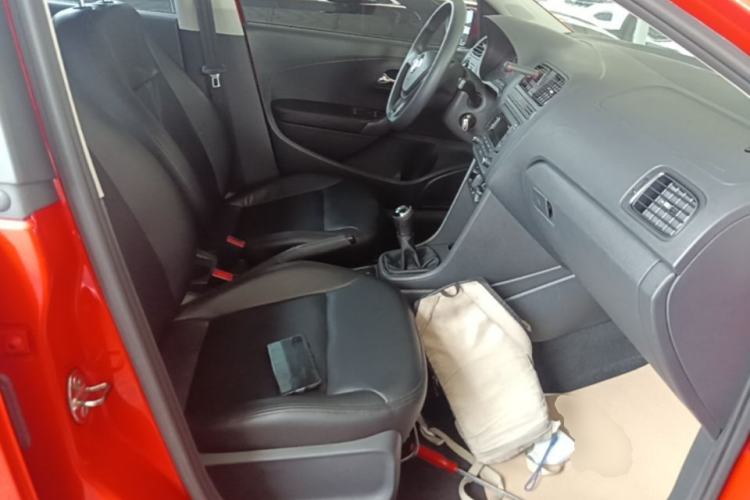Used Volkswagen Polo 2016 1.4L Manual Fashion Model Right Front Seat