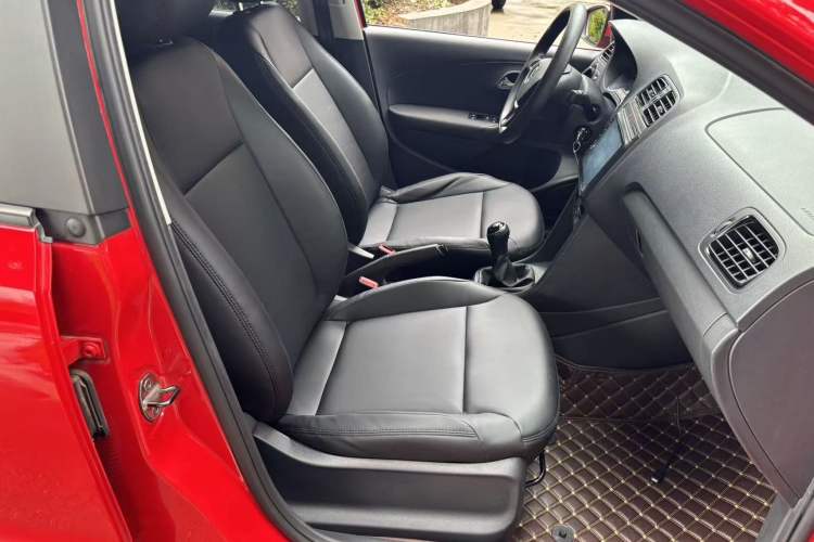 Used Volkswagen Polo 2016 1.4L Manual Fashion Model Right Front Seat