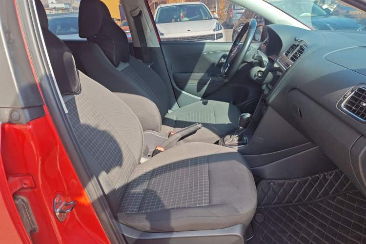 Used Volkswagen Polo 2016 1.6L Automatic Comfort Model Right Front Seat
