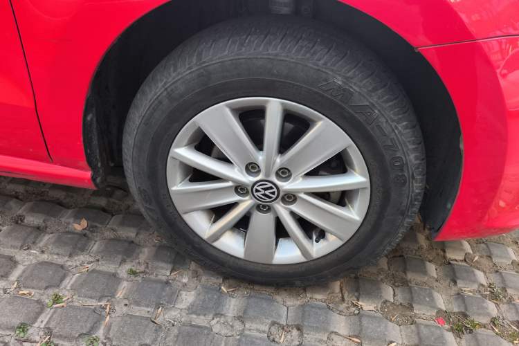 Used Volkswagen Polo 2016 1.4L Automatic Trendy Model Right Front Wheel Hub
