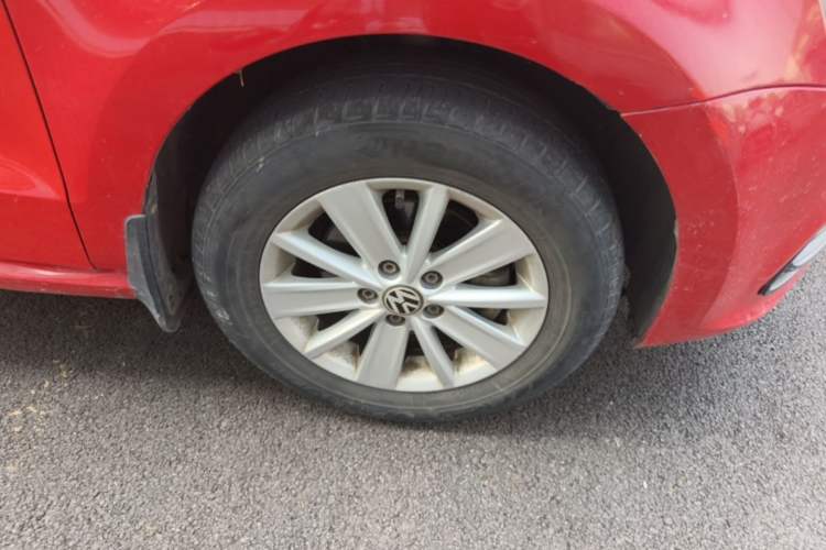 Used Volkswagen Polo 2016 1.4L Manual Fashion Model Right Front Wheel Hub
