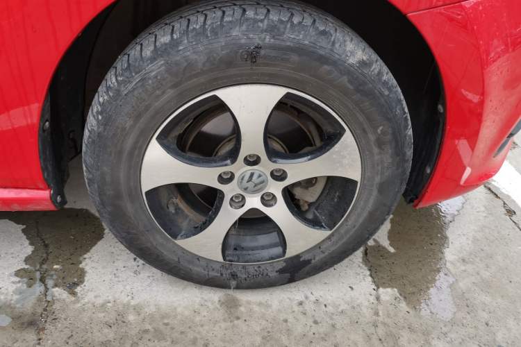 Used Volkswagen Polo 2016 1.4L Automatic Trendy Model Right Front Wheel Hub