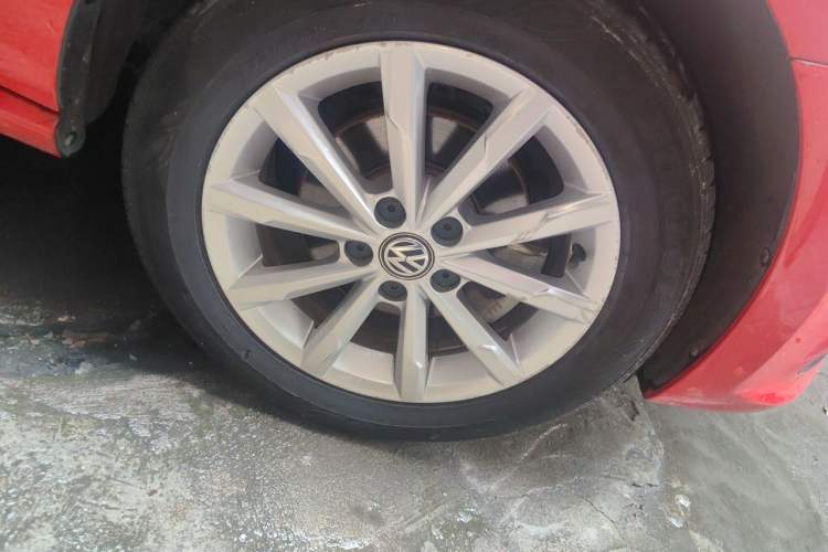 Used Volkswagen Polo 2016 1.6L Automatic Luxury Model Right Front Wheel Hub