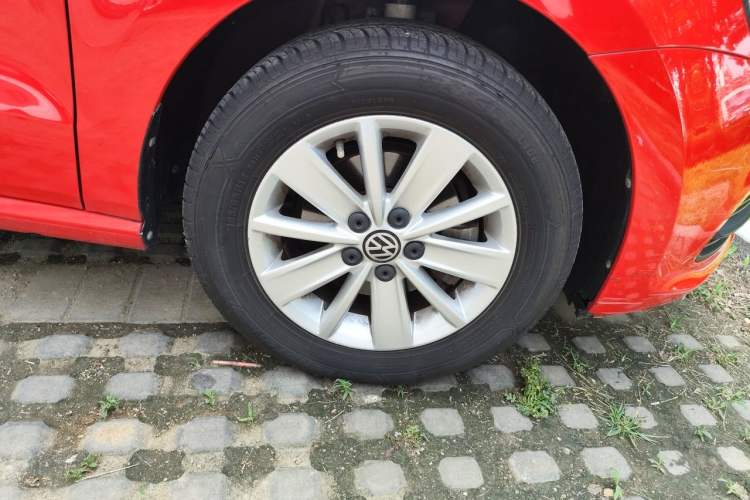 Used Volkswagen Polo 2016 1.4L Automatic Trendy Model Right Front Wheel Hub