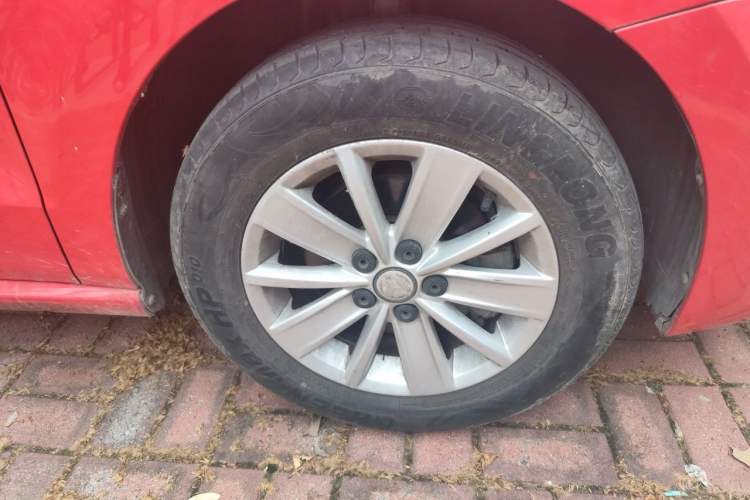 Used Volkswagen Polo 2016 1.4L Manual Fashion Model Right Front Wheel Hub