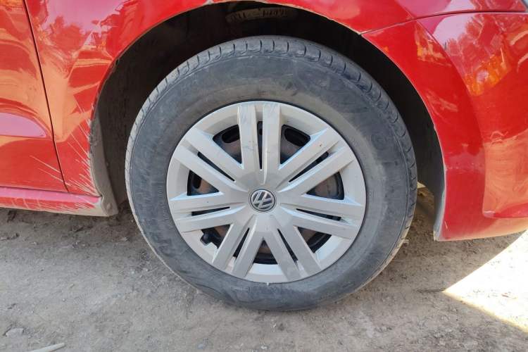 Used Volkswagen Polo 2016 1.4L Manual Fashion Model Right Front Wheel Hub