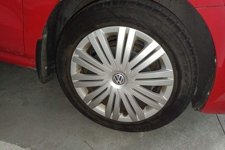 Used Volkswagen Polo 2016 1.6L Automatic Comfort Model Right Front Wheel Hub