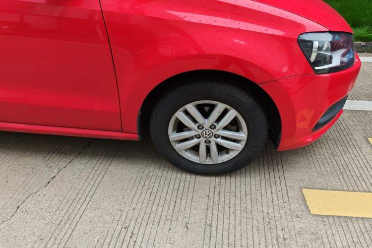 Used Volkswagen Polo 2016 1.4L Automatic Trendy Model Right Front Wheel Hub