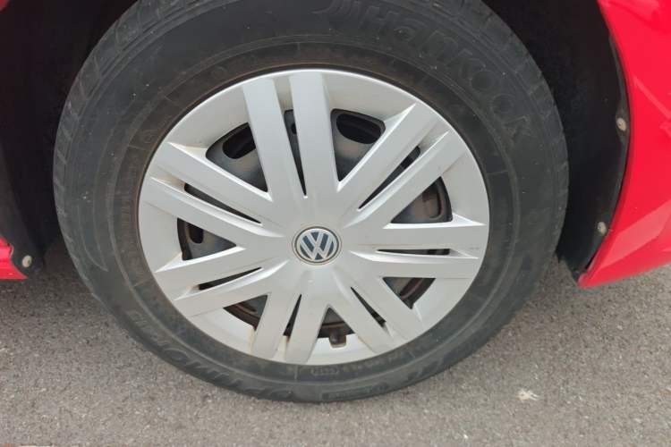 Used Volkswagen Polo 2016 1.4L Automatic Trendy Model Right Front Wheel Hub