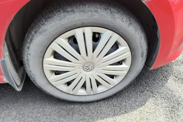 Used Volkswagen Polo 2016 1.6L Automatic Comfort Model Right Front Wheel Hub