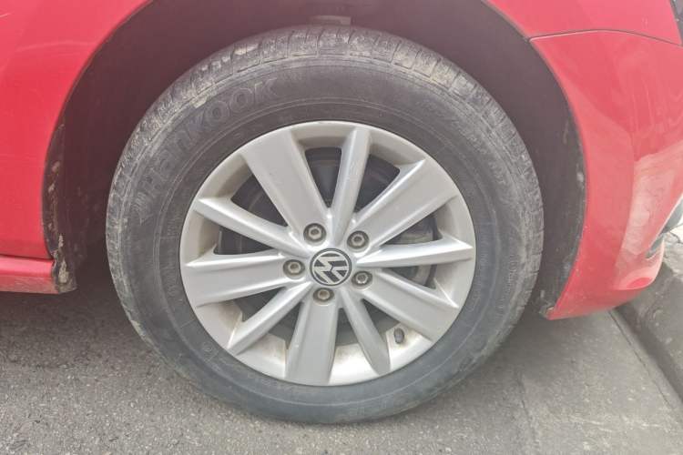 Used Volkswagen Polo 2016 1.4L Manual Fashion Model Right Front Wheel Hub