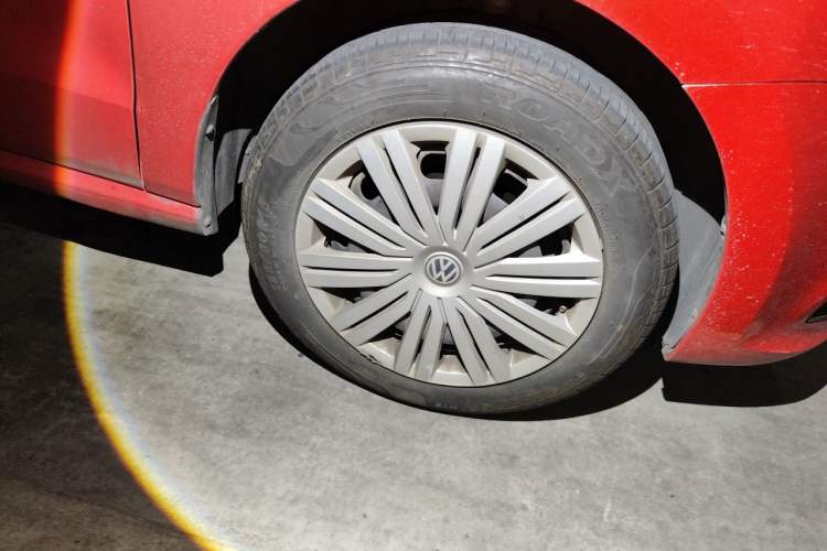 Used Volkswagen Polo 2016 1.6L Automatic Comfort Model Right Front Wheel Hub