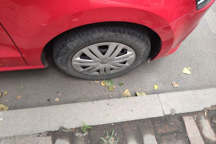 Used Volkswagen Polo 2016 1.4L Manual Fashion Model Right Front Wheel Hub