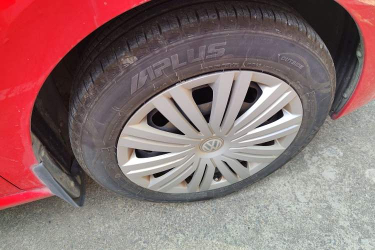 Used Volkswagen Polo 2016 1.6L Automatic Comfort Model Right Front Wheel Hub
