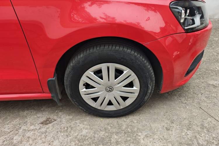 Used Volkswagen Polo 2016 1.4L Manual Fashion Model Right Front Wheel Hub