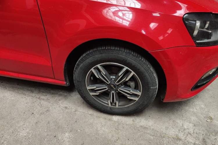 Used Volkswagen Polo 2016 1.4L Manual Fashion Model Right Front Wheel Hub
