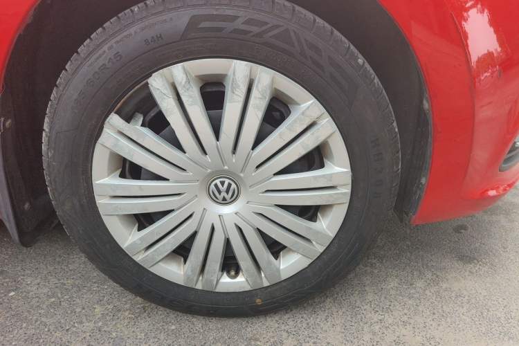 Used Volkswagen Polo 2016 1.6L Automatic Comfort Model Right Front Wheel Hub