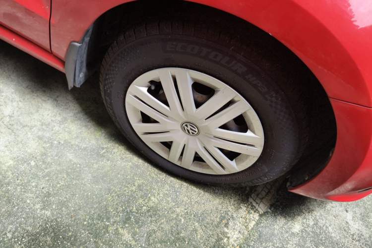 Used Volkswagen Polo 2016 1.4L Automatic Trendy Model Right Front Wheel Hub