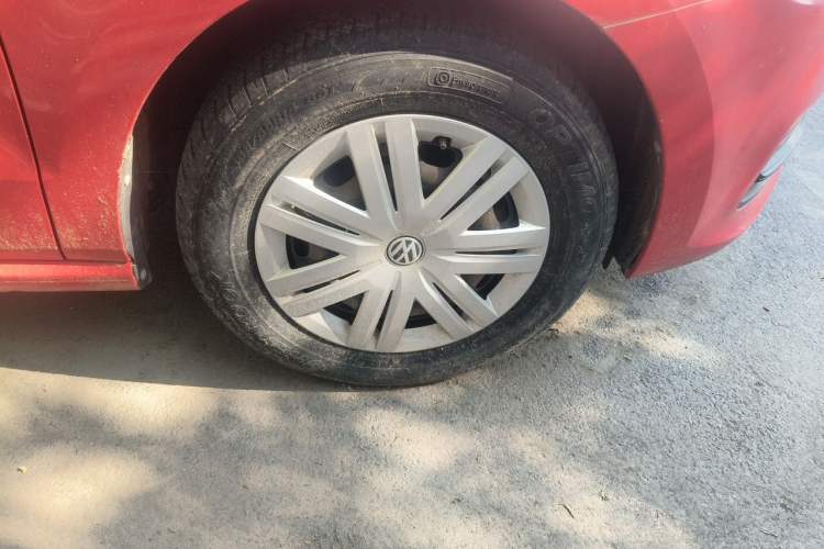 Used Volkswagen Polo 2016 1.4L Manual Fashion Model Right Front Wheel Hub