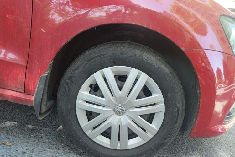 Used Volkswagen Polo 2016 1.4L Automatic Trendy Model Right Front Wheel Hub