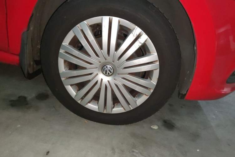 Used Volkswagen Polo 2016 1.6L Automatic Comfort Model Right Front Wheel Hub