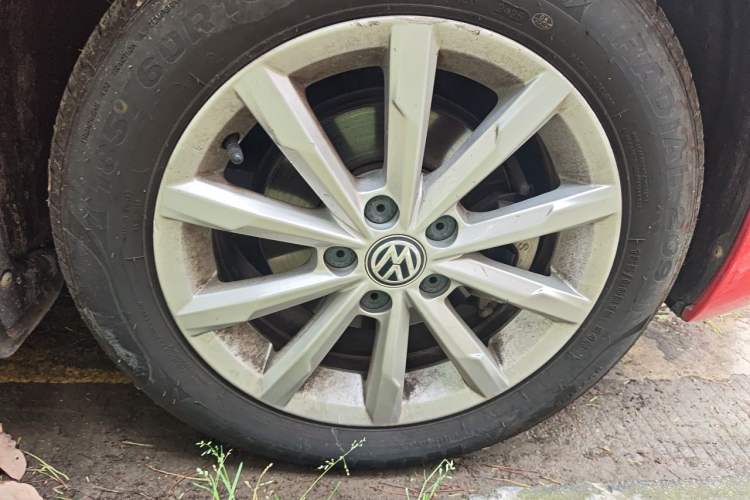 Used Volkswagen Polo 2016 1.6L Automatic Luxury Model Right Front Wheel Hub