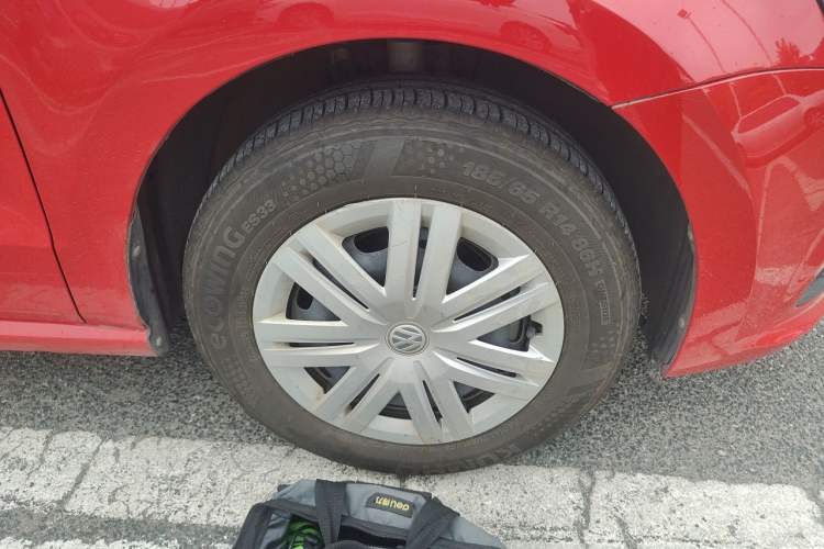 Used Volkswagen Polo 2016 1.4L Automatic Trendy Model Right Front Wheel Hub