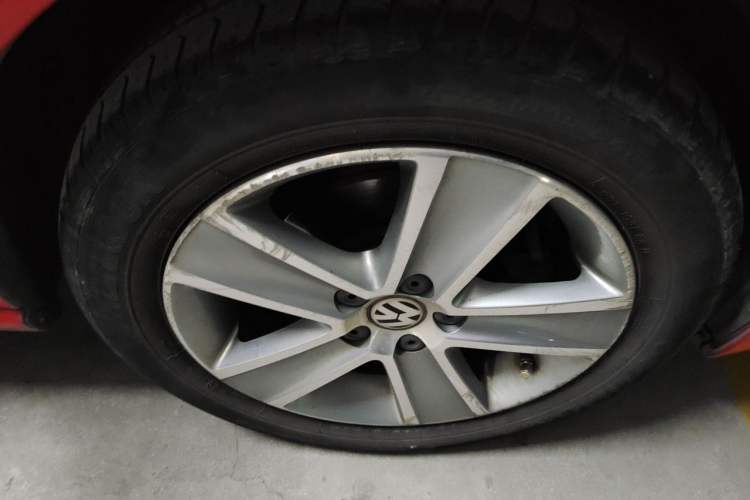 Used Volkswagen Polo 2016 1.6L Automatic Comfort Model Right Front Wheel Hub