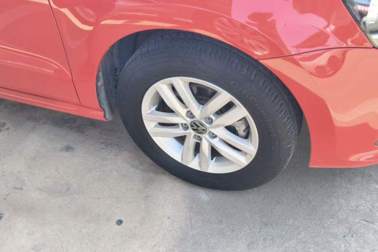 Used Volkswagen Polo 2016 1.4L Automatic Trendy Model Right Front Wheel Hub
