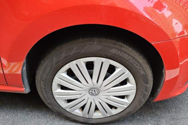 Used Volkswagen Polo 2016 1.6L Automatic Comfort Model Right Front Wheel Hub