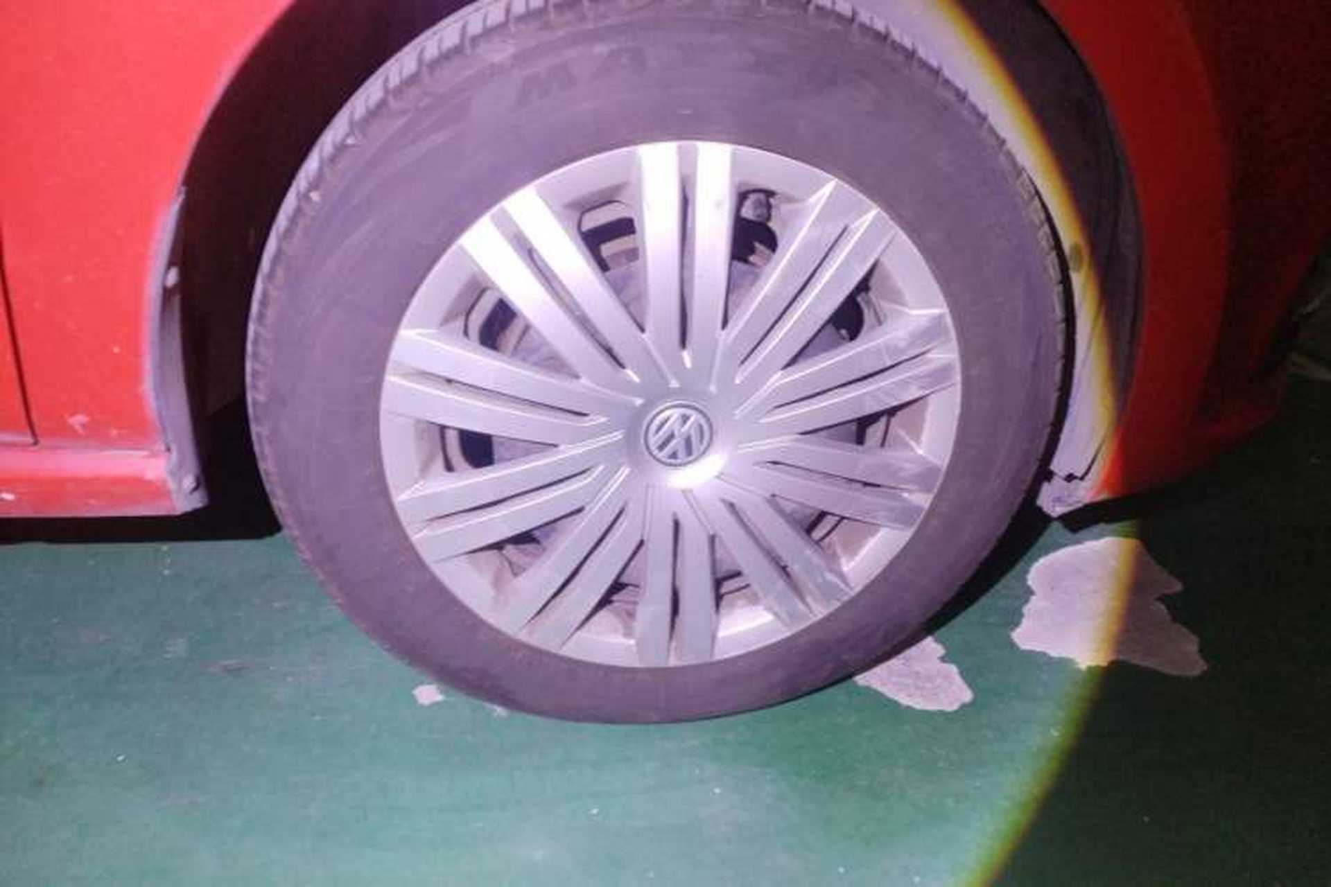 Used Volkswagen Polo 2016 1.6L Automatic Comfort Model Right Front Wheel Hub