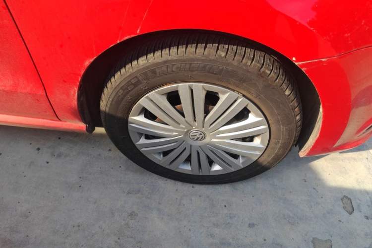 Used Volkswagen Polo 2016 1.6L Automatic Comfort Model Right Front Wheel Hub