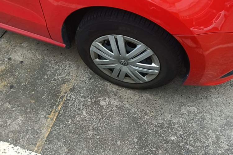 Used Volkswagen Polo 2016 1.4L Automatic Trendy Model Right Front Wheel Hub