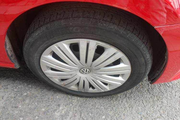 Used Volkswagen Polo 2016 1.6L Automatic Comfort Model Right Front Wheel Hub