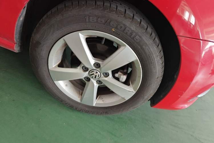 Used Volkswagen Polo 2016 1.6L Automatic Comfort Model Right Front Wheel Hub