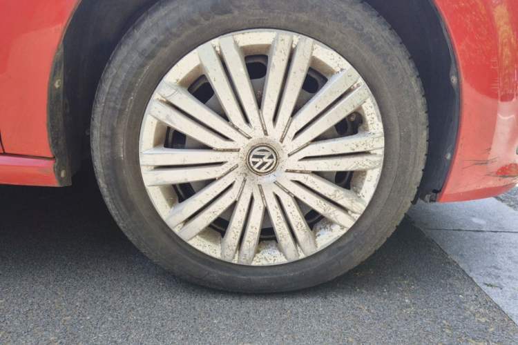 Used Volkswagen Polo 2016 1.6L Automatic Comfort Model Right Front Wheel Hub