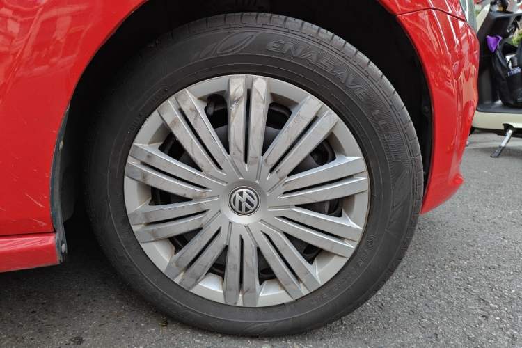 Used Volkswagen Polo 2016 1.6L Automatic Comfort Model Right Front Wheel Hub