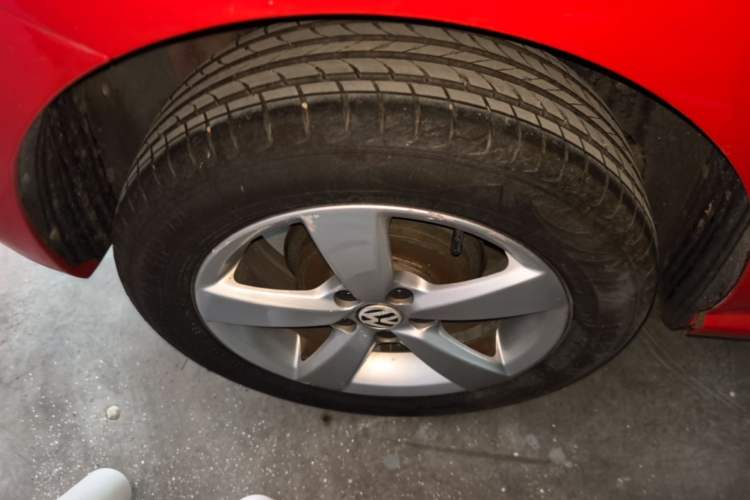 Used Volkswagen Polo 2016 1.6L Automatic Comfort Model Right Rear Wheel Hub