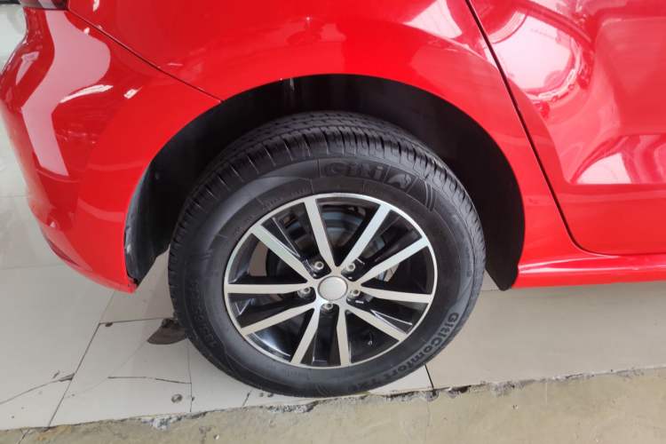 Used Volkswagen Polo 2016 1.4L Manual Fashion Model Right Rear Wheel Hub