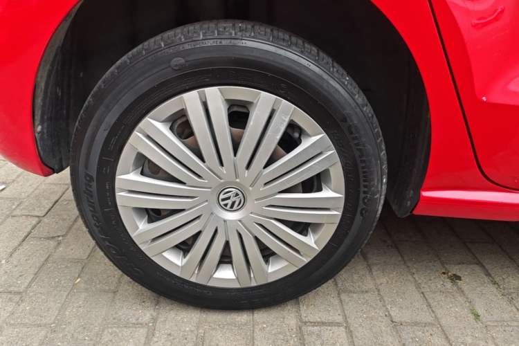 Used Volkswagen Polo 2016 1.6L Automatic Comfort Model Right Rear Wheel Hub