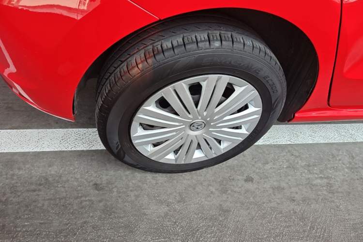 Used Volkswagen Polo 2016 1.6L Automatic Comfort Model Right Rear Wheel Hub