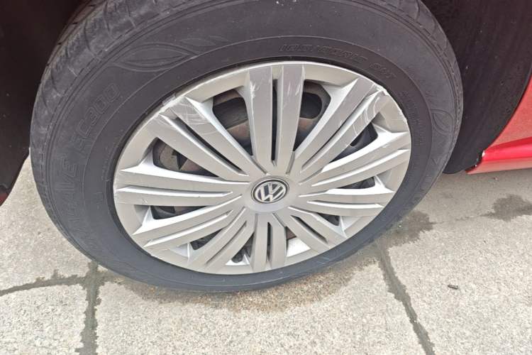 Used Volkswagen Polo 2016 1.6L Automatic Comfort Model Right Rear Wheel Hub