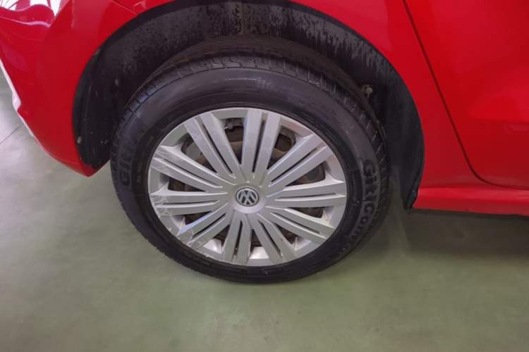Used Volkswagen Polo 2016 1.6L Automatic Comfort Model Right Rear Wheel Hub