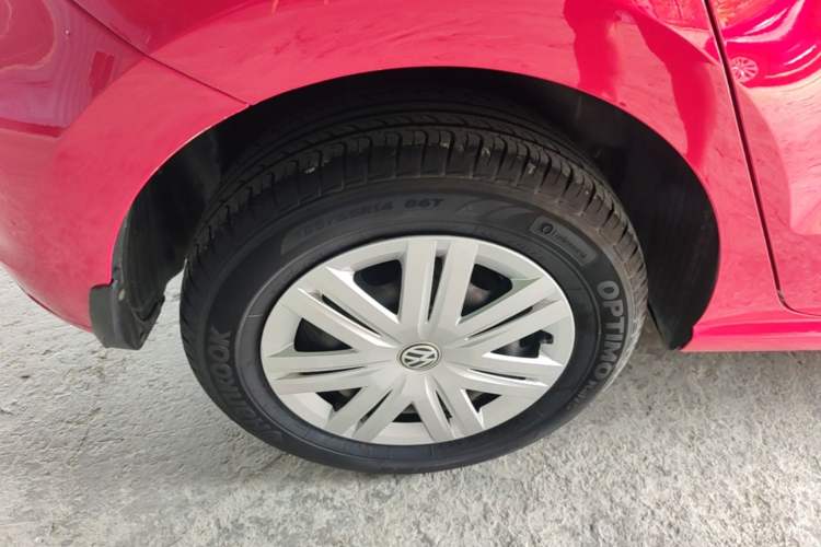 Used Volkswagen Polo 2016 1.4L Manual Fashion Model Right Rear Wheel Hub