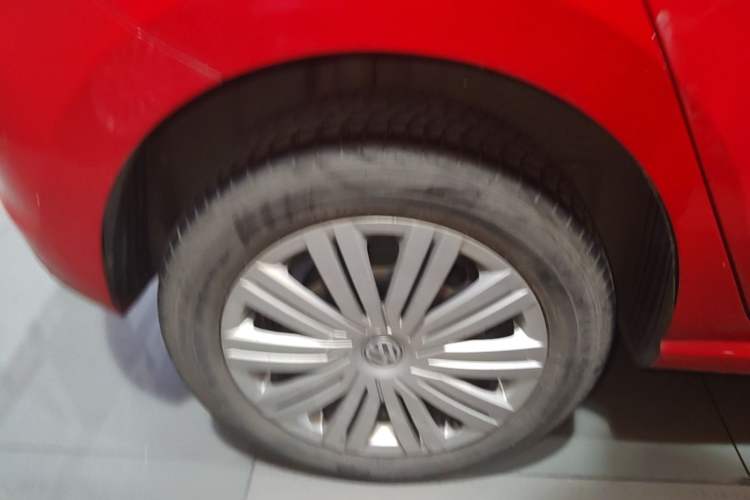 Used Volkswagen Polo 2016 1.6L Automatic Comfort Model Right Rear Wheel Hub