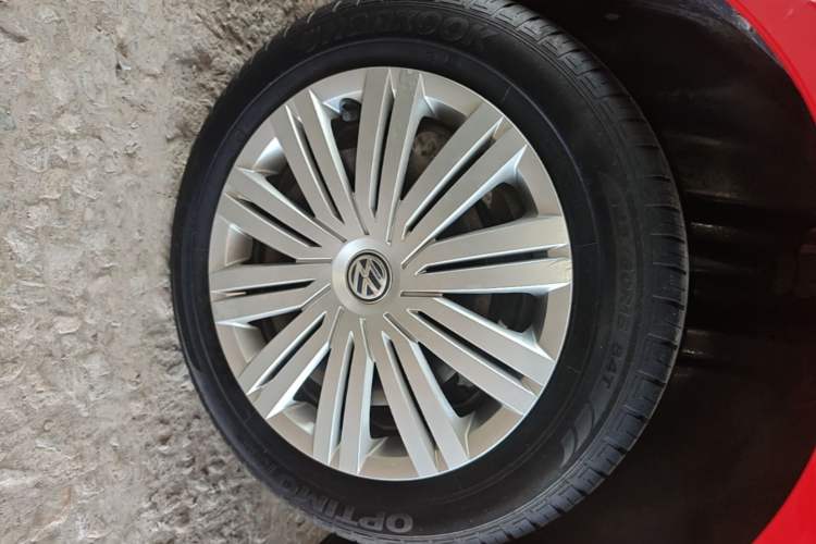 Used Volkswagen Polo 2016 1.6L Automatic Comfort Model Right Rear Wheel Hub